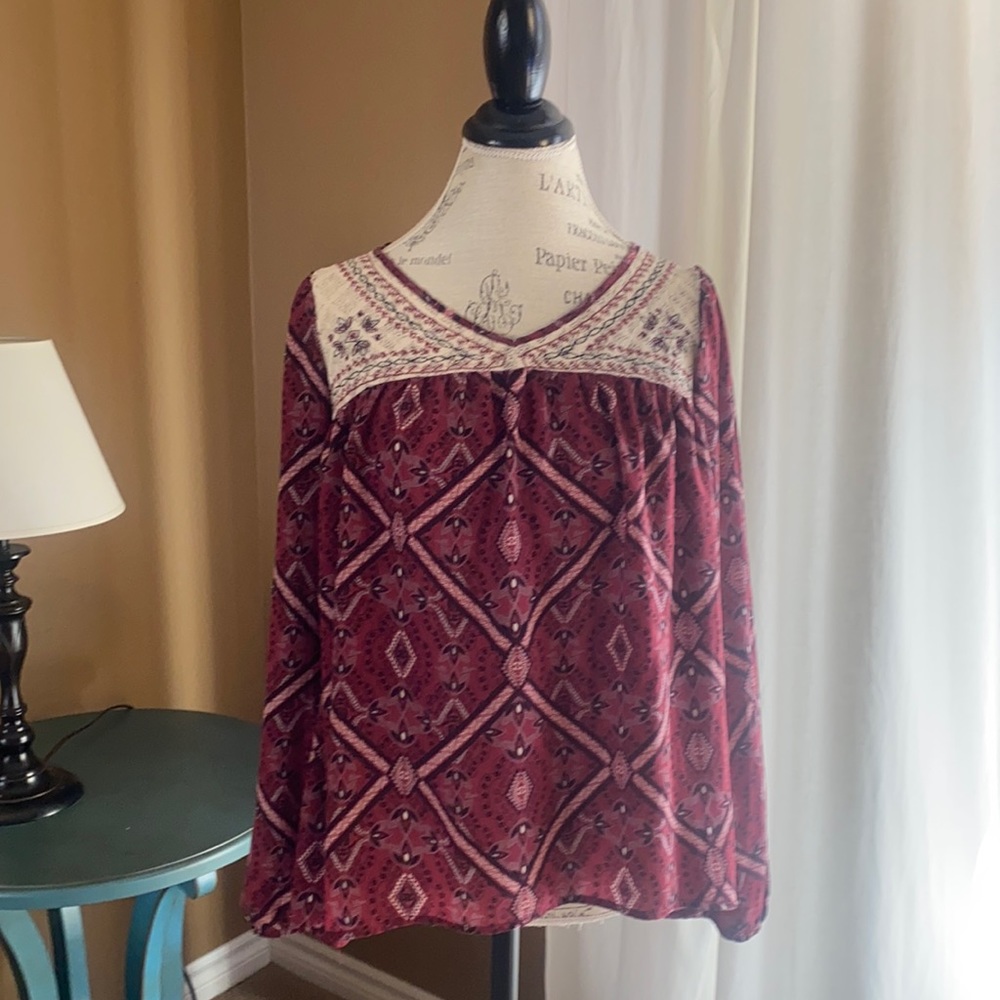 Maroon print long sleeve noise by Xhilaration. Size medium.